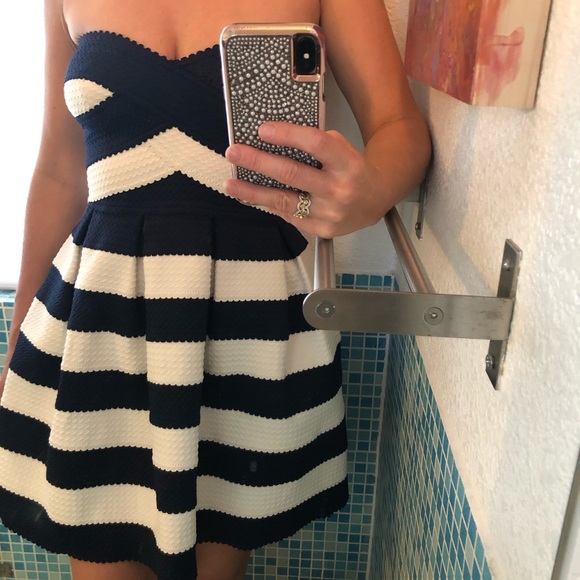 Sans Souci strapless "Party" striped dress OFFER! - Picture 4 of 4